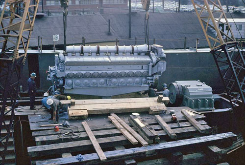 EMD-20 cylinder 645 series engine.jpg